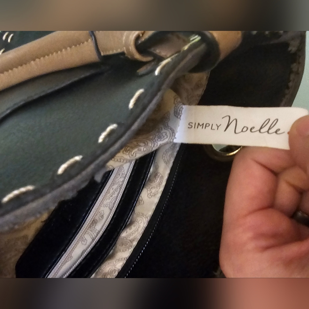 Simply Noelle Black Shoulder Bag - Picture 10 of 11